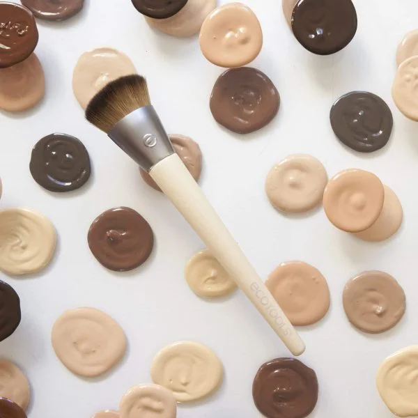 EcoTools Wonder Colour Finish Makeup Brush - Image 3