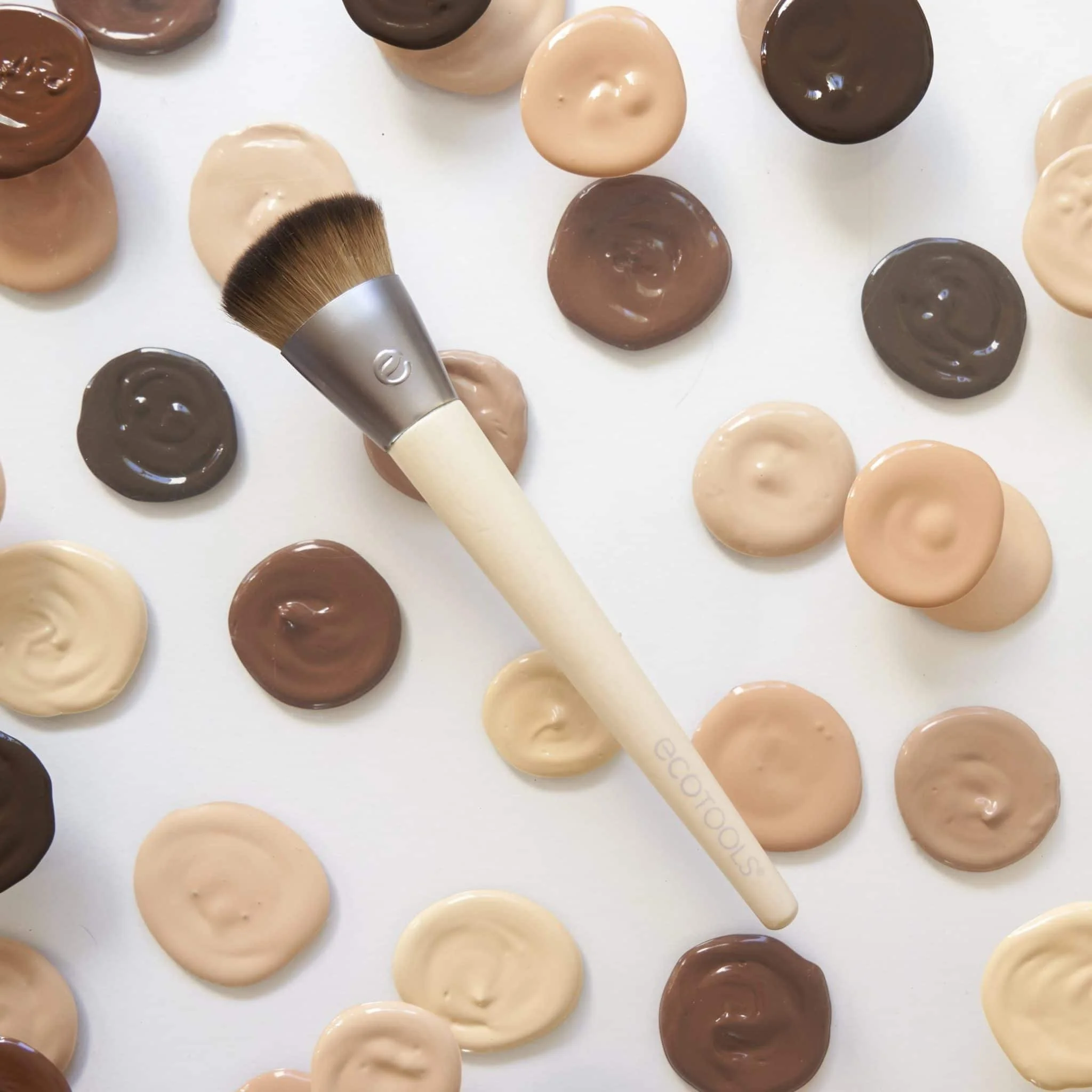 EcoTools Wonder Colour Finish Makeup Brush - Image 3